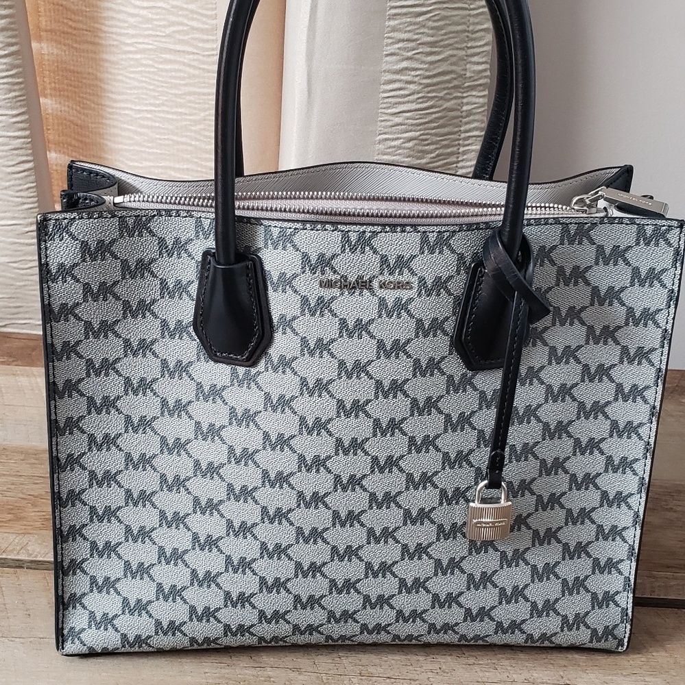 Michael Kors Mercer Large Handbag